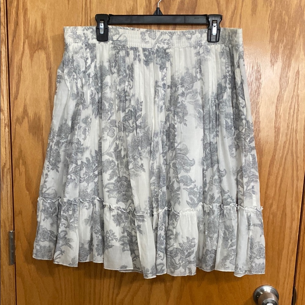 GAP Gray and White Skater Skirt with Ruffles